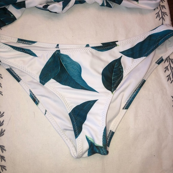 TROPICAL CUPSHE BIKINI - Picture 3 of 4